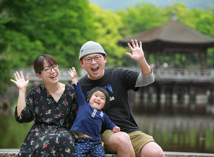 奈良公園で家族写真のロケーション撮影